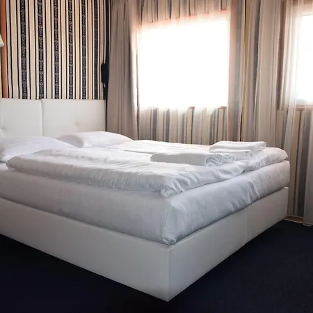 Grand Jules - Boat Botel 3*