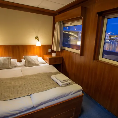 Grand Jules - Boat Botel 3*