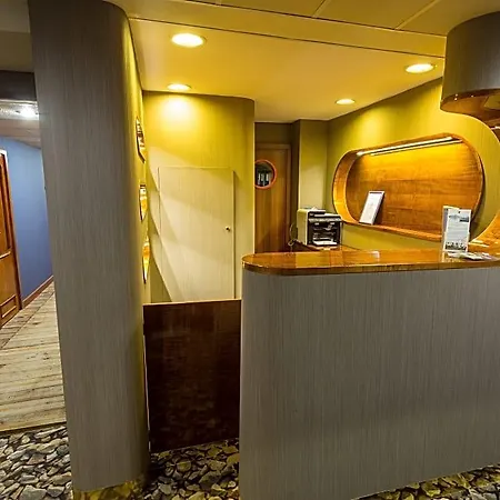 Grand Jules - Boat Hotel na wodzie