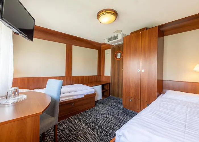 Grand Jules - Boat Botel