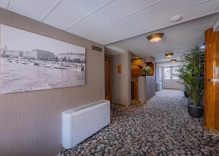 Botel Grand Jules - Boat Boedapest