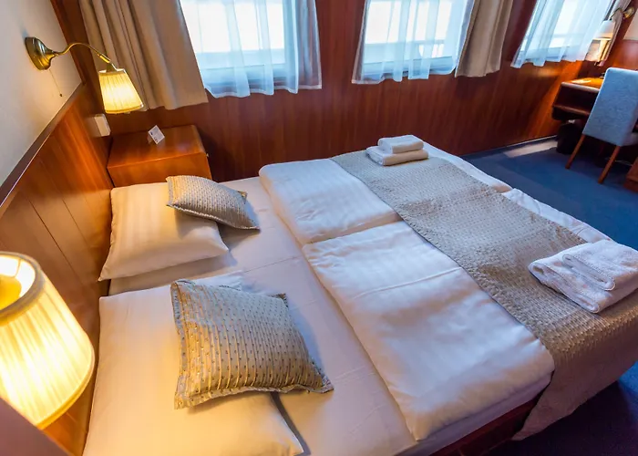 Grand Jules - Boat Botel