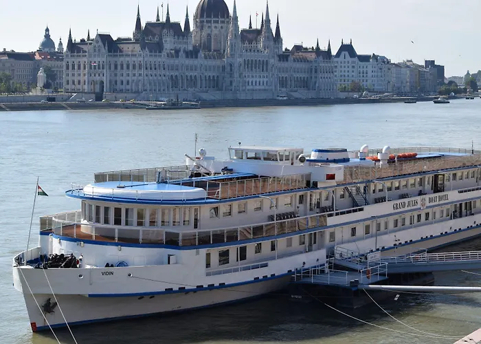 船上ホテル Grand Jules - Boat 3*