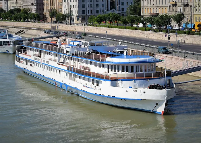 Grand Jules - Boat Botel 3*