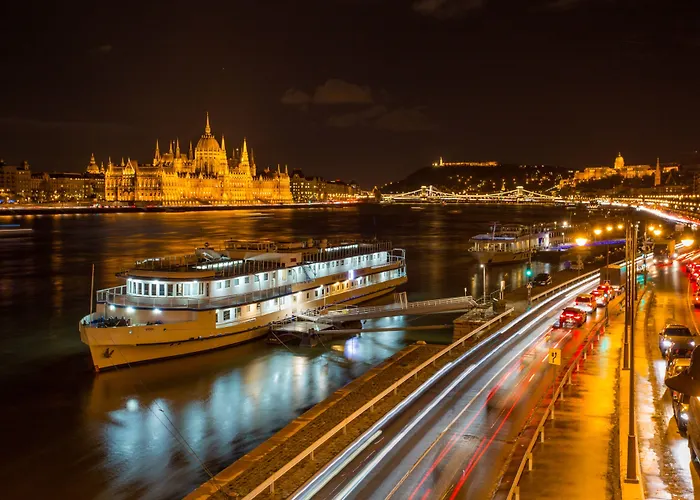 Grand Jules - Boat Botel Boedapest