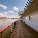 Grand Jules - Boat Hotel en barco