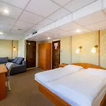 Grand Jules - Boat Hotel en barco