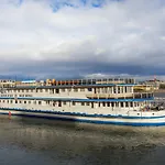 Grand Jules - Boat Hotel en barco Budapest