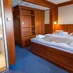 Grand Jules - Boat Hotel en barco 3*