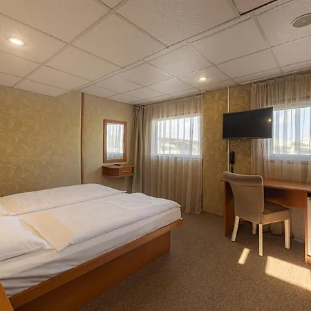 Grand Jules - Boat Hotel na wodzie Budapeszt