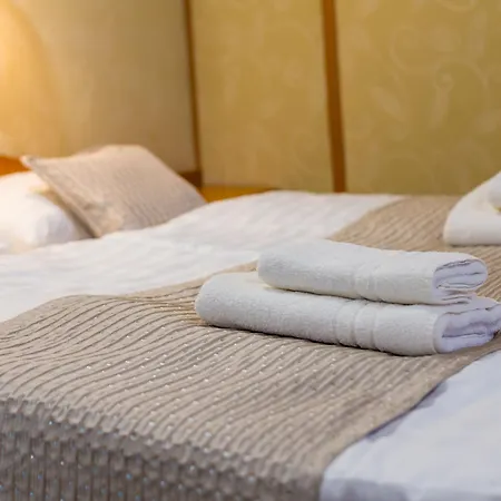 Hotel na wodzie Grand Jules - Boat 3*