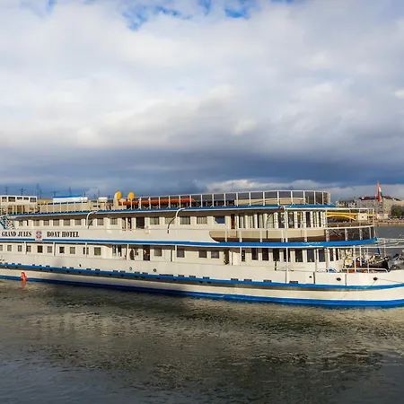 Grand Jules - Boat Hotel na wodzie Budapeszt
