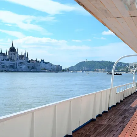 Hotel en barco Grand Jules - Boat 3*