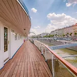 Grand Jules - Boat Botel