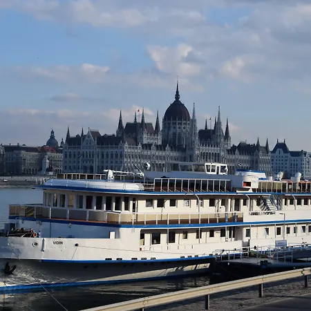 Grand Jules - Boat